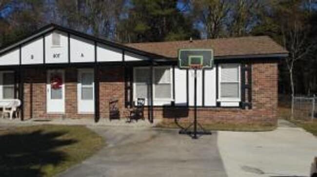 Primary Photo - Great 2Br 1Ba Dorchester II School District