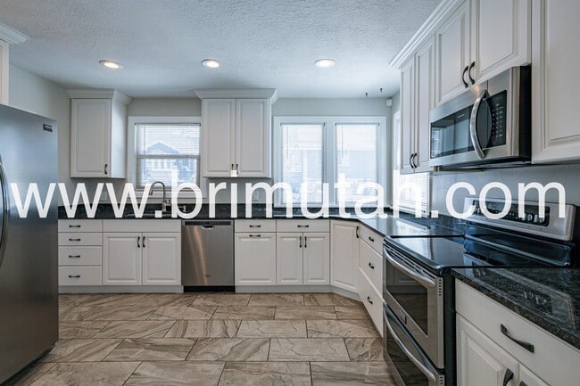 Building Photo - 1572 Kensington Ave