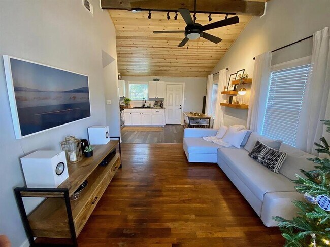 Building Photo - 1804 Adina St