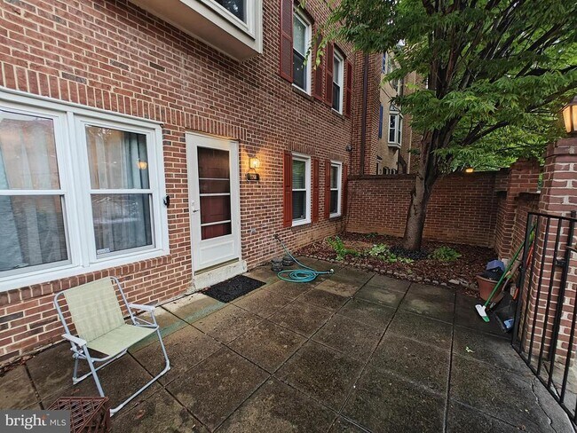 Building Photo - 1116 N Taylor St