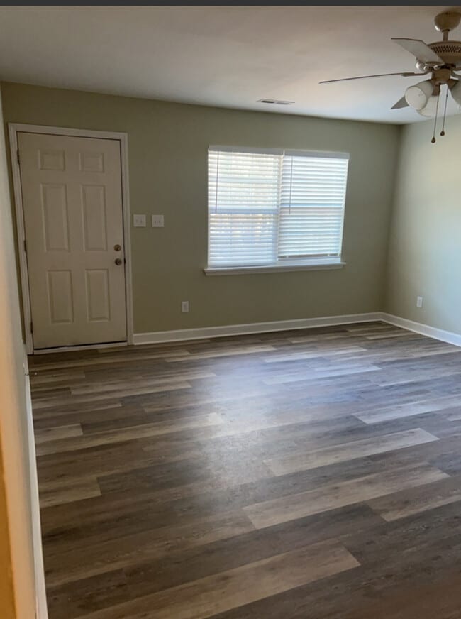 Building Photo - Cozy 3BR SFR • Full Kitchen Set • Patio in Durham