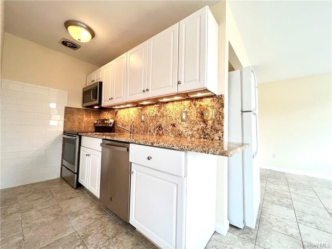 Building Photo - 722 US-6