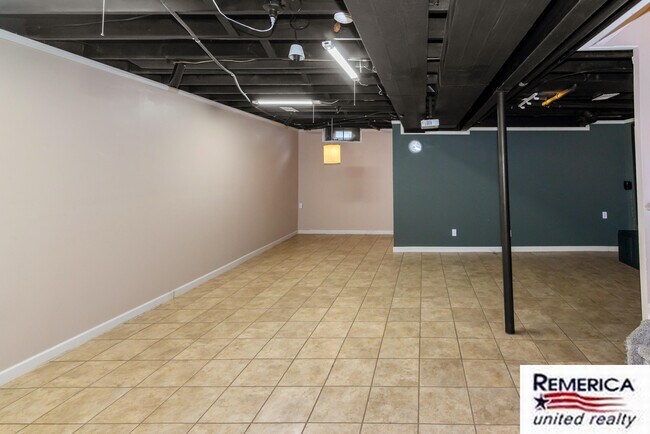 Building Photo - 45189 Horseshoe Dr