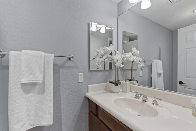 Building Photo - 3935 E Rough Rider Rd