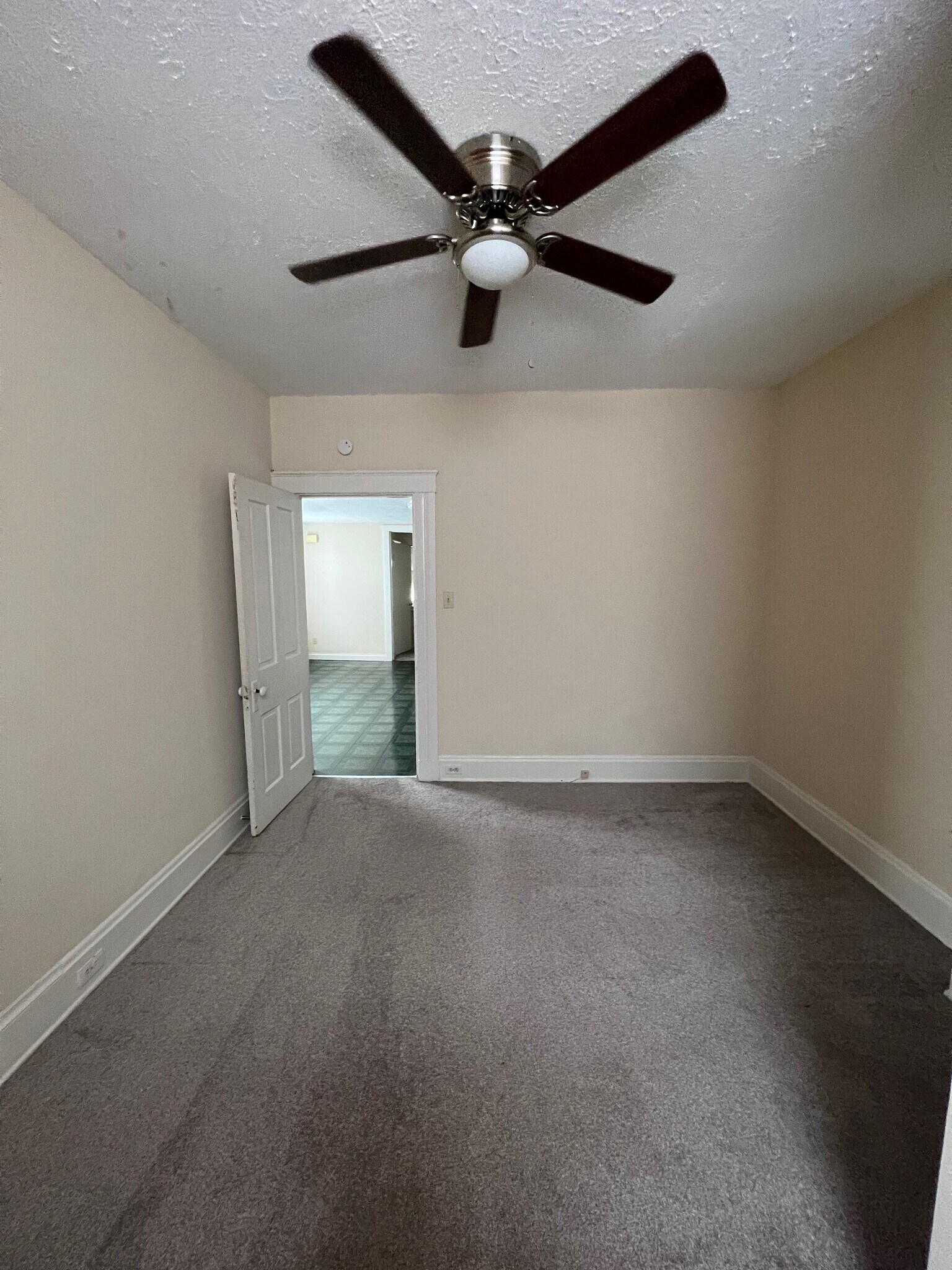 Building Photo - 2210 Victor St