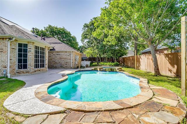 Building Photo - 704 Red Oak Ct
