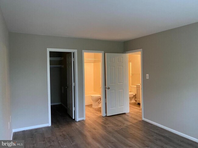 Building Photo - 9949 Grapewood Ct