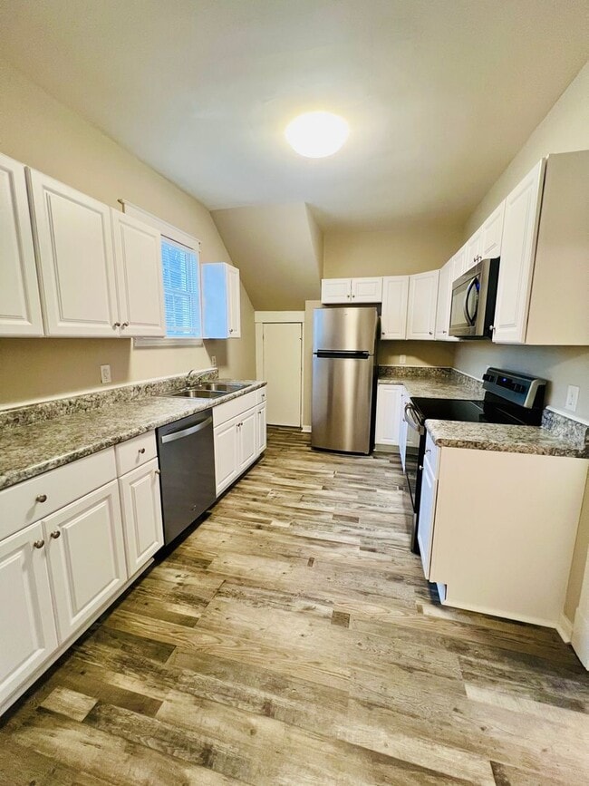 Building Photo - Beautifully Renovated 4bdrm/2bth Home Located in Richmond's Southside!!