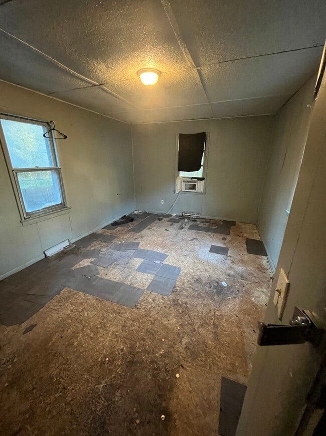 Building Photo - 1700 S Stanley St