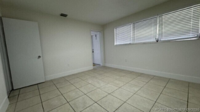 Building Photo - 842 S 63rd Ave
