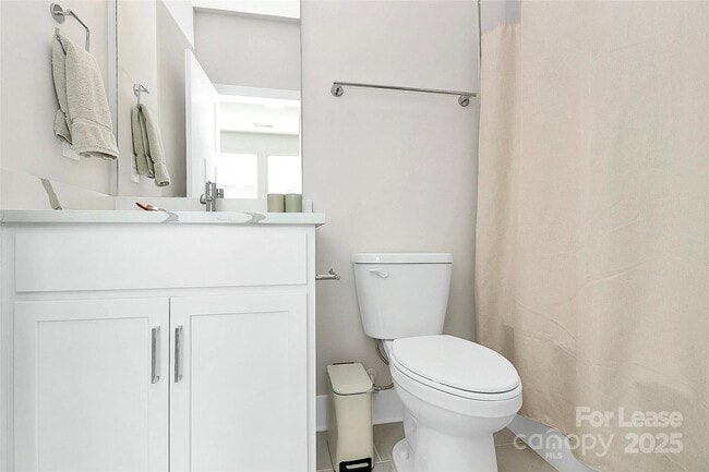 Building Photo - 338 E Cama St