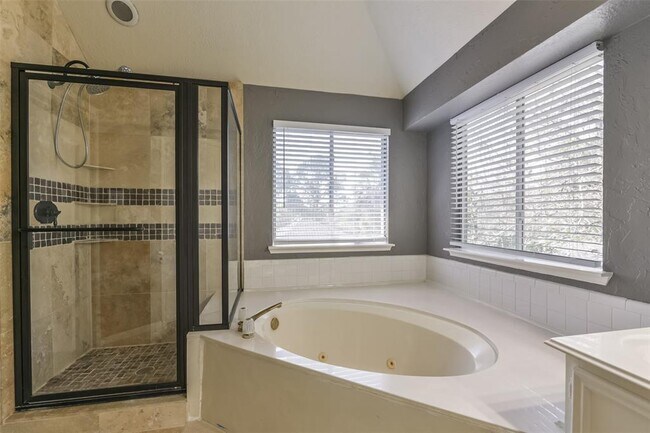 Building Photo - 2509 S Mission Cir