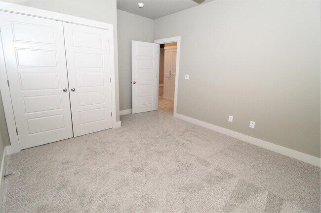 Building Photo - 2043 S Florida Way