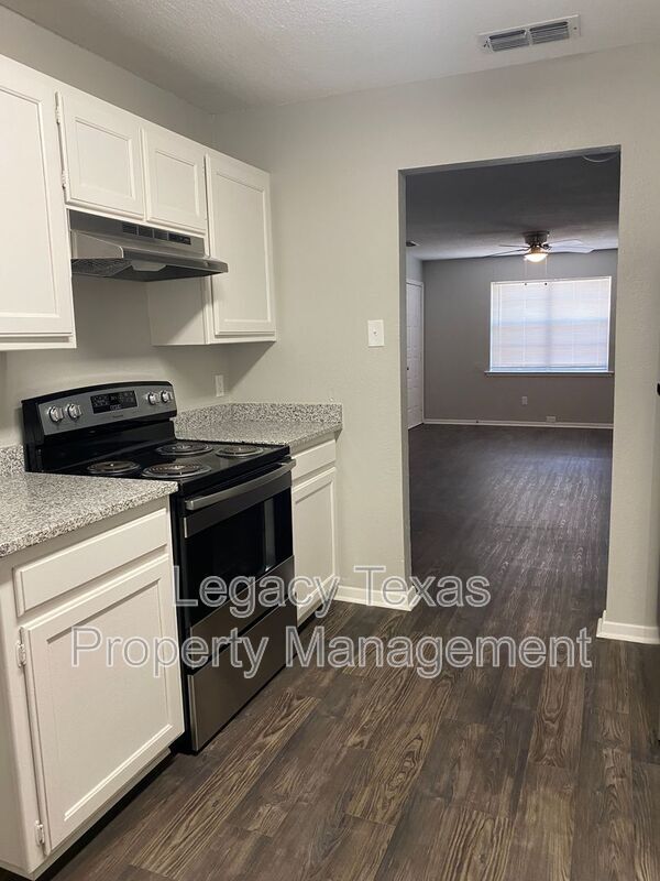 Building Photo - 1302 Berry Dr