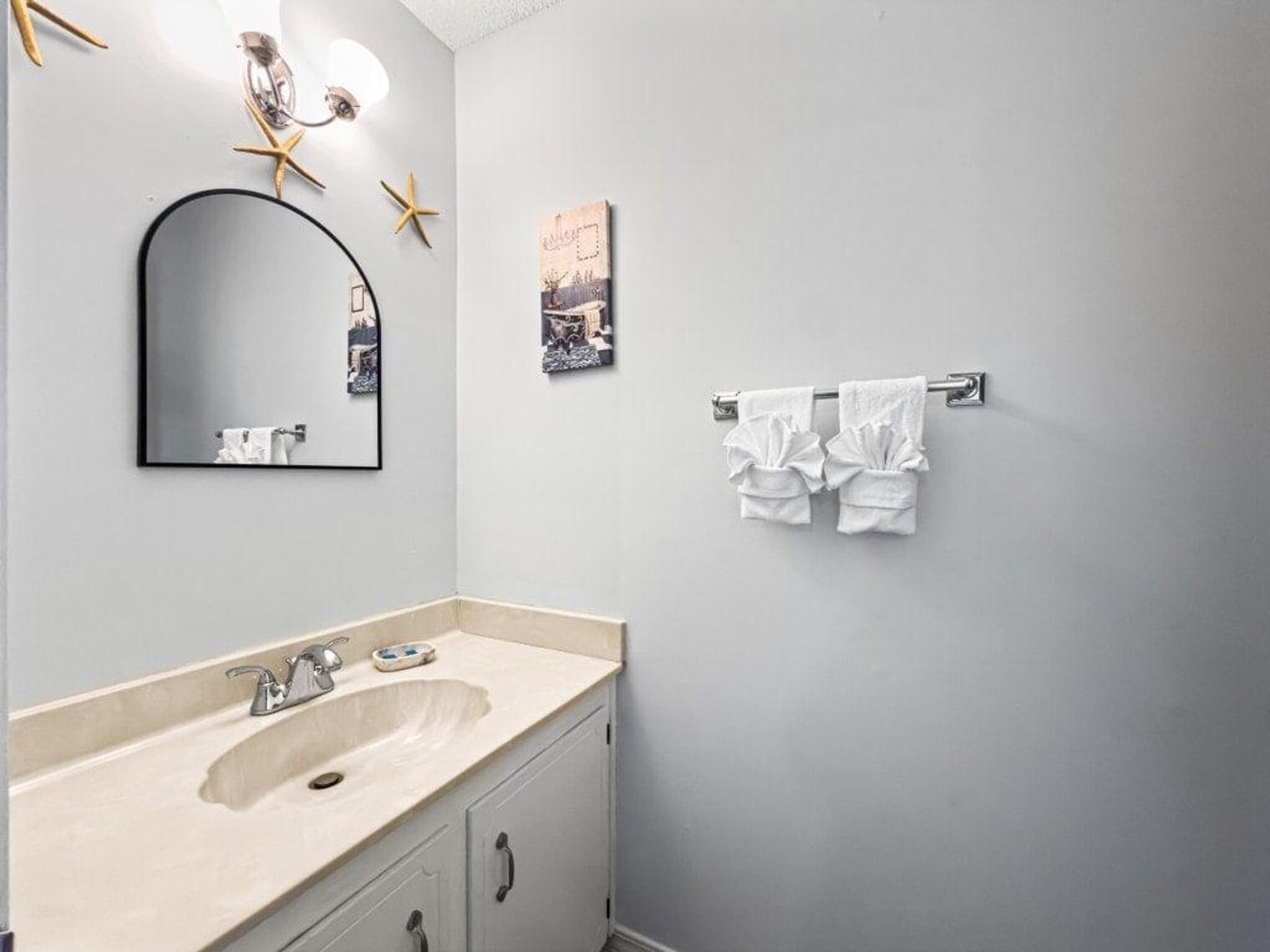 Building Photo - 113 N Myrtle Dr