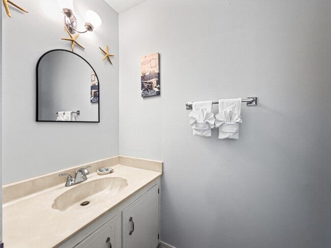 Building Photo - 113 N Myrtle Dr