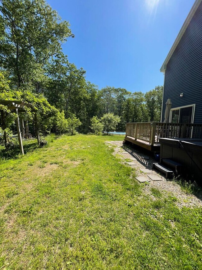 Building Photo - 7 Browns Freehold