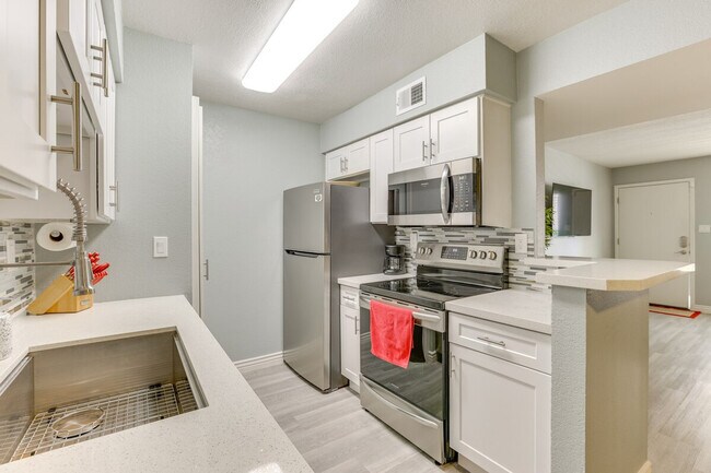 Building Photo - 5995 N 78th St