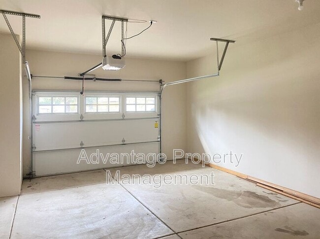 Building Photo - 1645 NW Kings Blvd