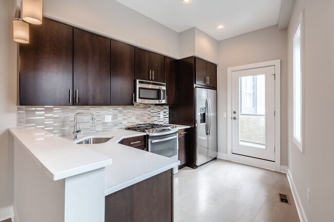 Building Photo - Northern Liberties Townhome with attached Garage