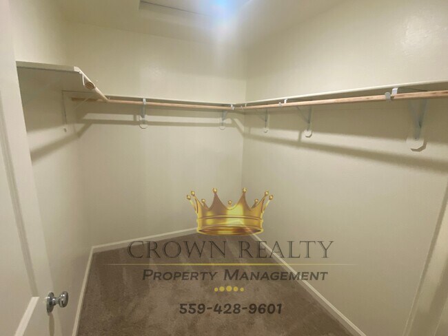 Building Photo - 2244 Samuel St