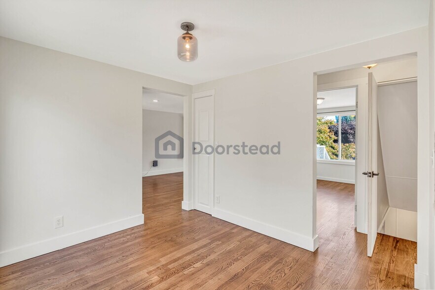 Building Photo - 7348 29th Ave SW