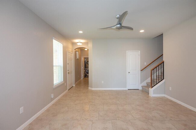 Building Photo - 415 Epiphany Ln