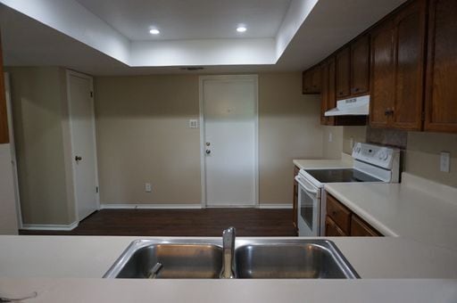 Building Photo - North Central SA - Thousand Oaks / 281 / 1604