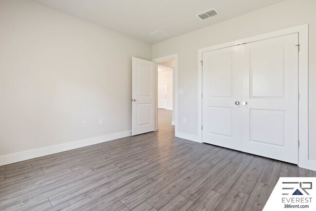 Building Photo - 59 Breeze Hill Ln