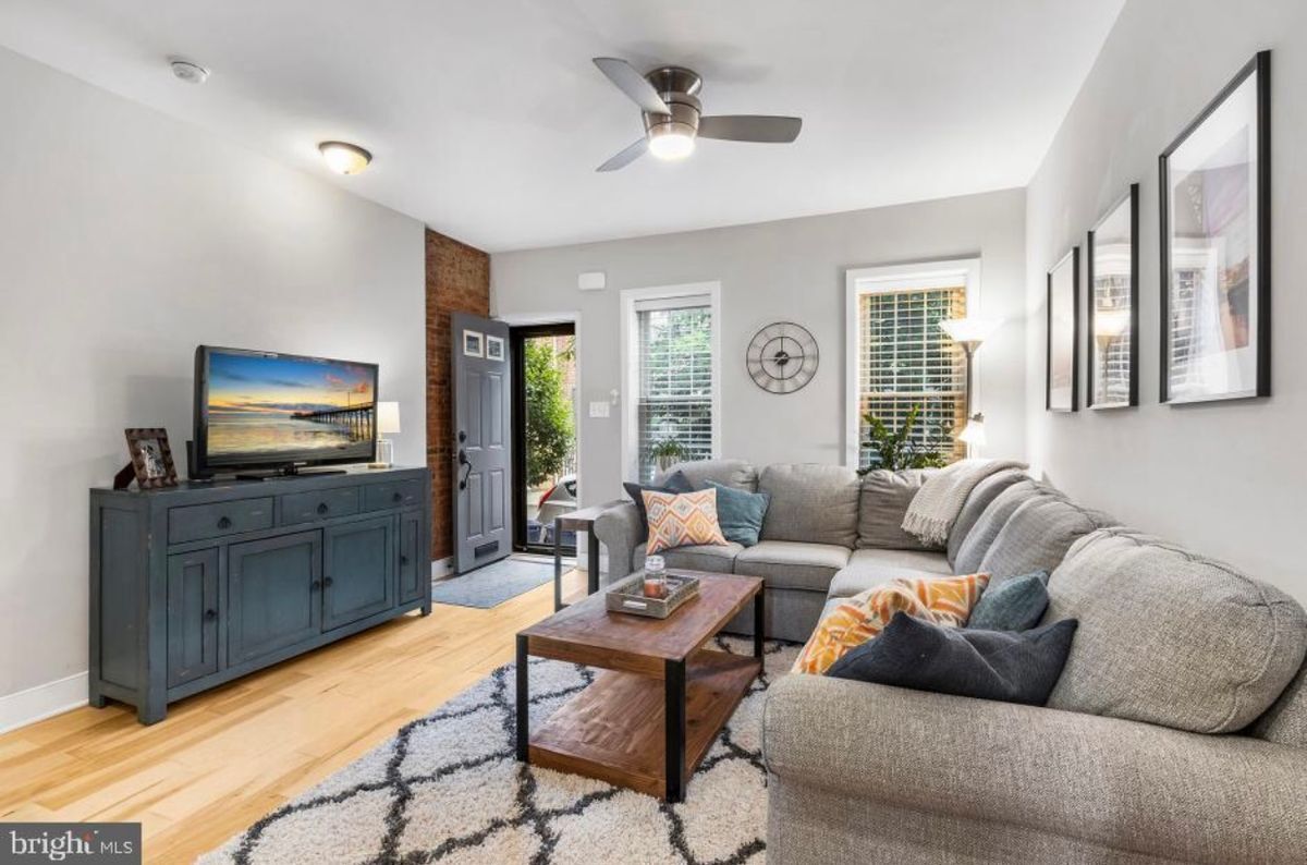 Building Photo - 2427 E Boston St