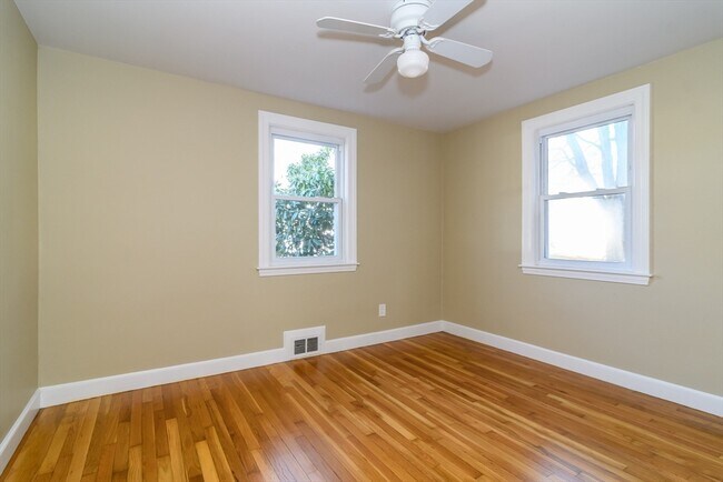 Building Photo - 7 Ferndale Rd