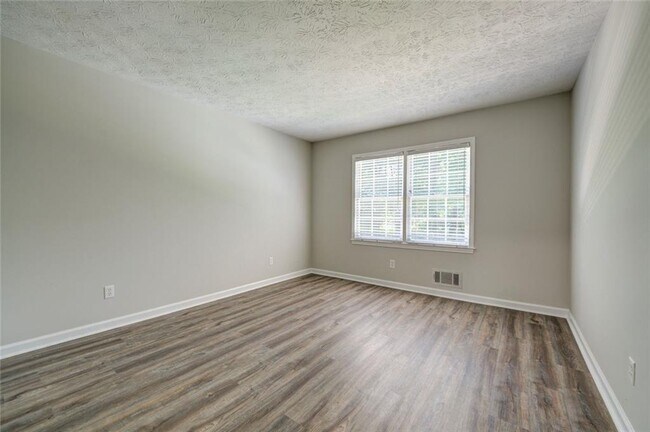 Building Photo - 4566 Mountain Creek Dr