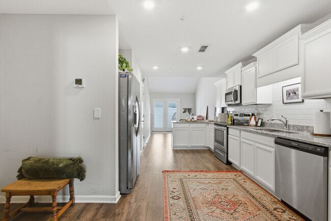 Building Photo - 220 Ruth Wy