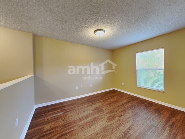 Building Photo - 16452 Corner Lake Dr