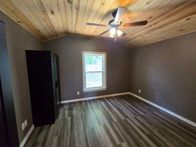 Building Photo - Charming 1-Bedroom Cottage West of Batesvi...