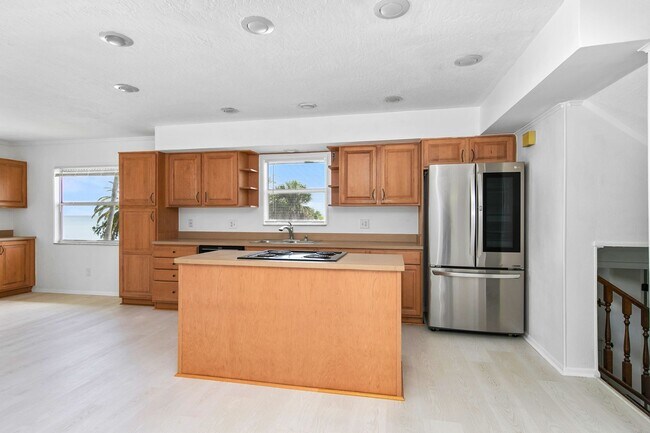 Building Photo - 7810 S Tropical Trail