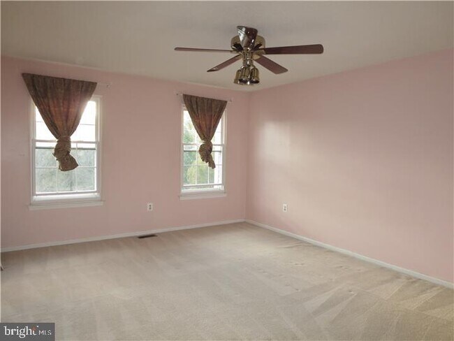 Building Photo - 33 Ketley Pl