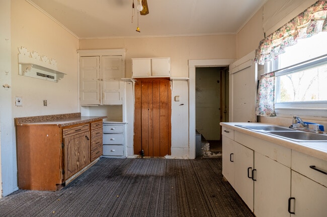 Building Photo - 1827 Gilbert St