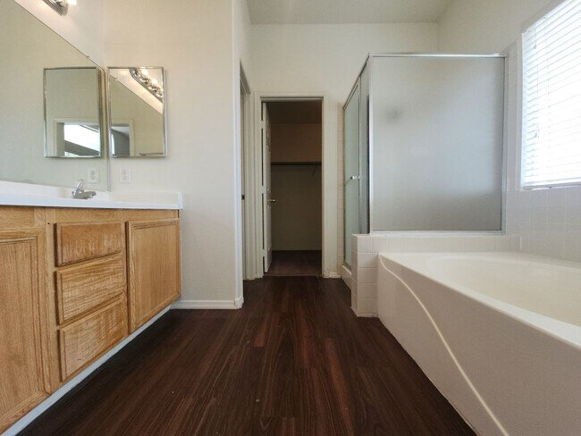Building Photo - 9907 Sparrow Ridge Ave