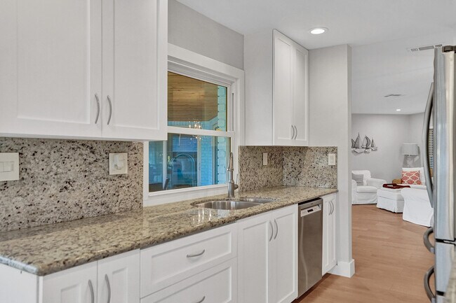 Building Photo - 620 W Palmetto Park Rd