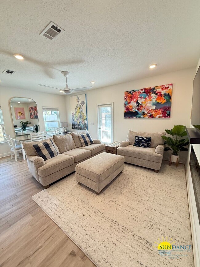 Building Photo - Charming End-Unit Townhome Near Destin Harbor & Crab Island!