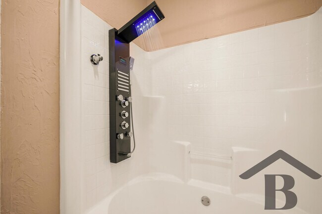 Building Photo - 1543 S Tuscany Ct