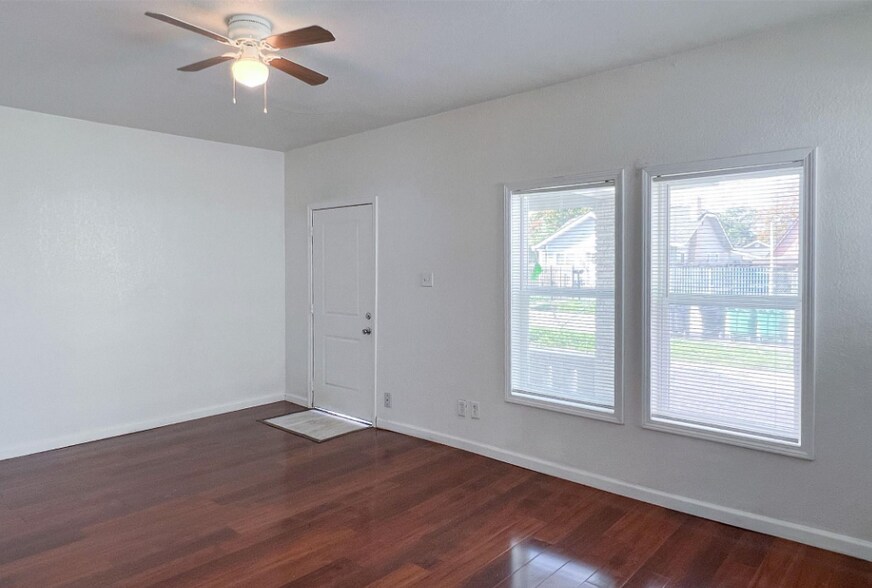 Building Photo - 11 Norwood St