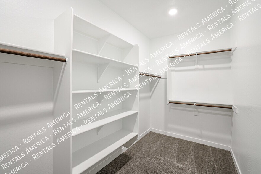 Building Photo - 1103 E Newland Dr