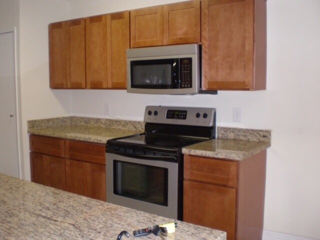 Building Photo - 10381 SW 150th Ct