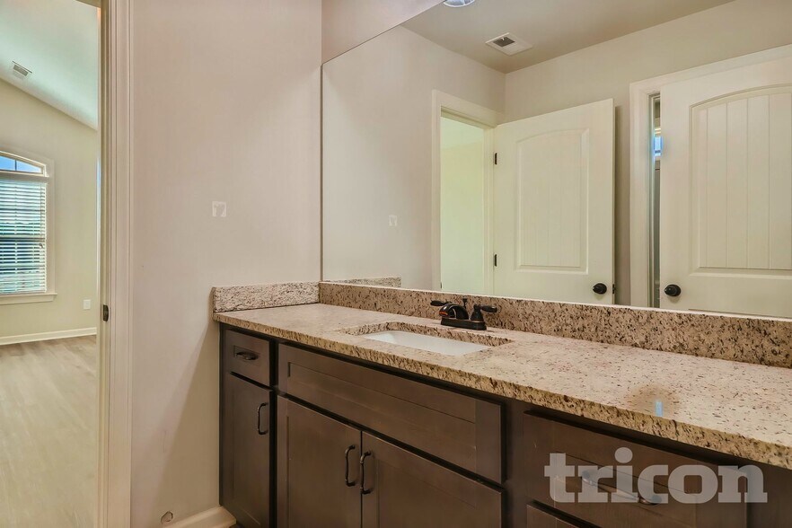 Building Photo - 273 Enfield Ln