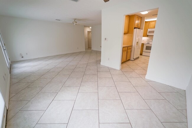 Building Photo - 251 S Villas Ct