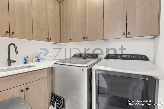 Building Photo - 15387 SE Hawthorne Mdws St