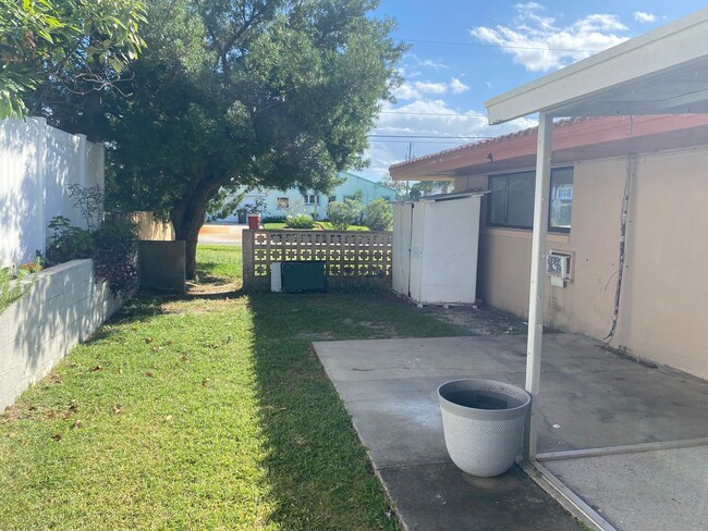 Building Photo - Beachside Rental