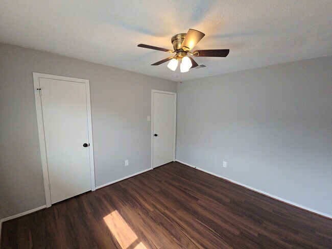 Building Photo - 19415 Southaven Dr